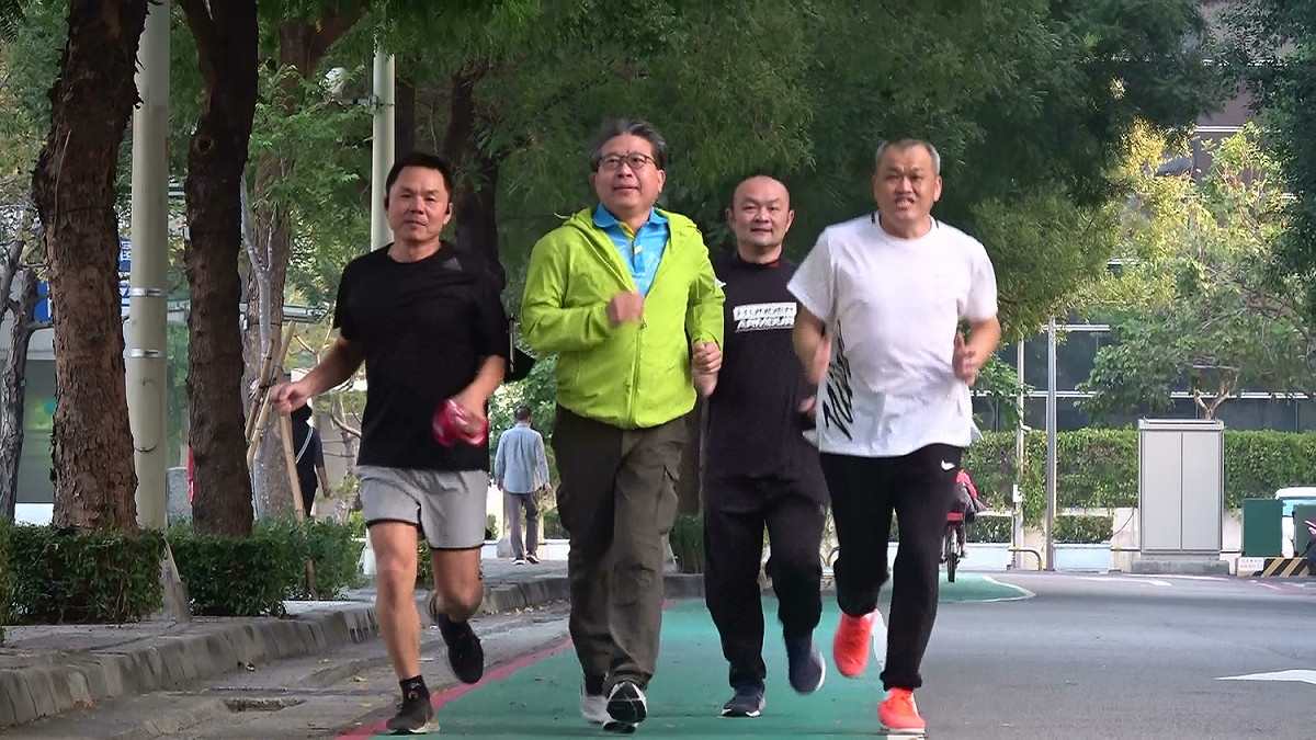 陳宏益在市政公園罰跑5圈共計4,000公尺。  台中市政府環保局/提供