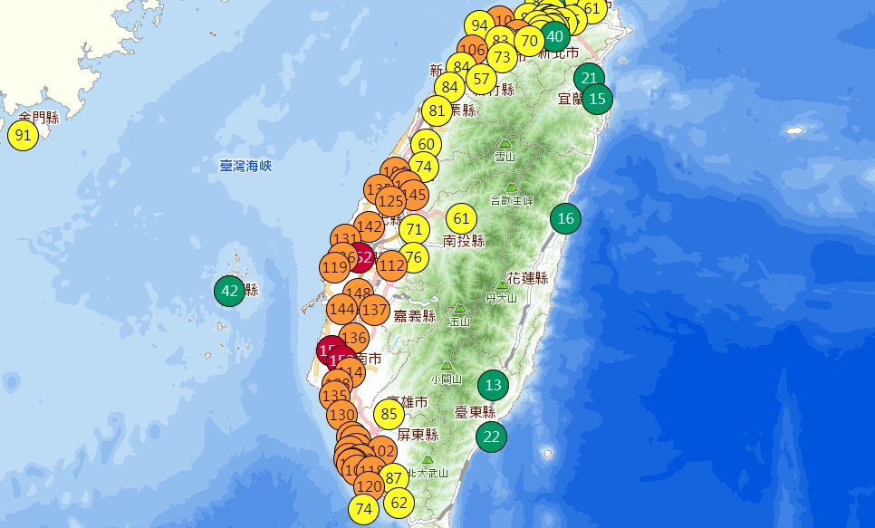 根據今日中午12點監測資料，中南部地區空品多為「橘色提醒」等級，3測站達「紅色警示」等級。 圖：擷取自環保署空氣品質監測網
