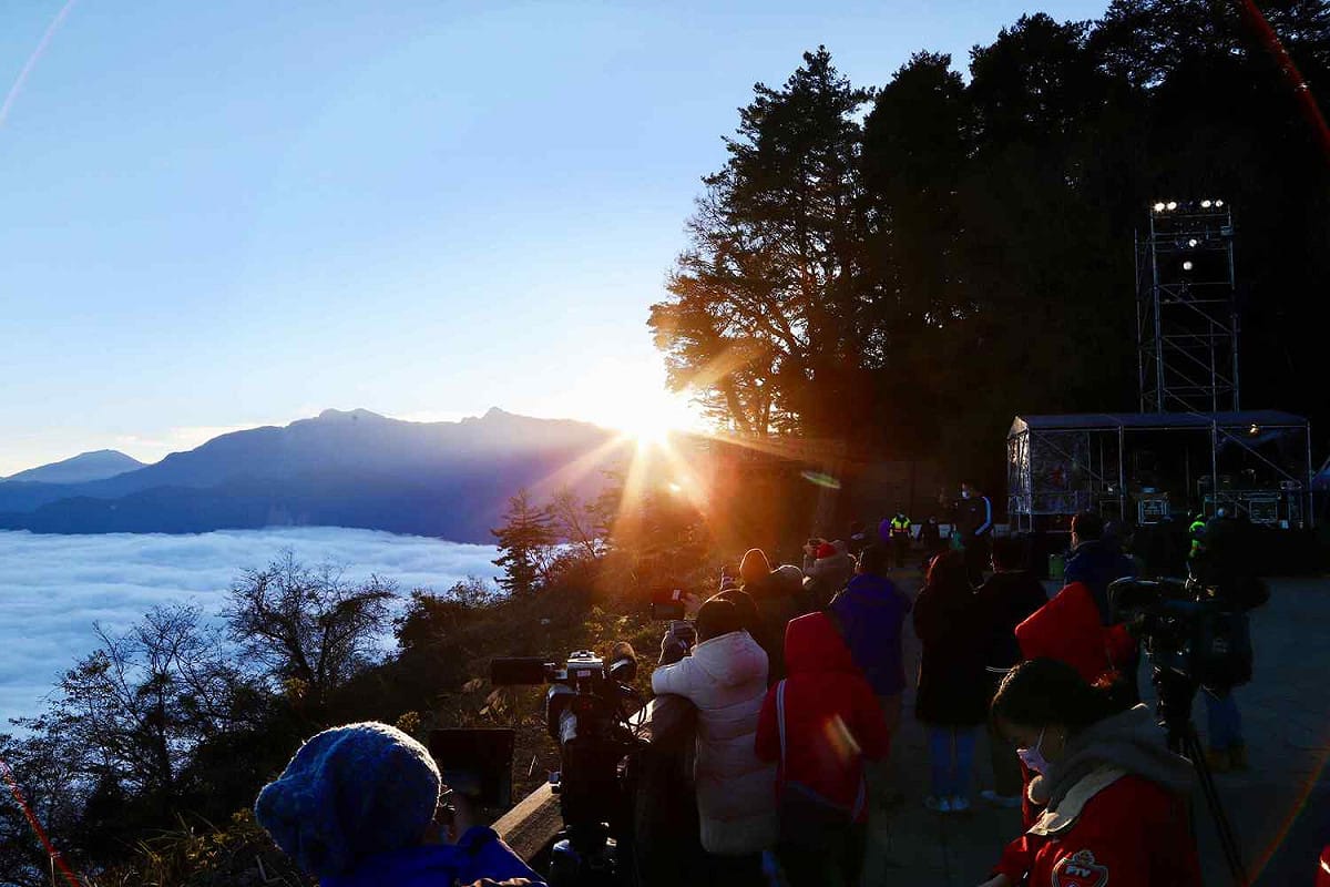 阿里山的日出和雲海是世界級的美景，吸引許多民眾朝聖。 圖：嘉義縣政府/提供