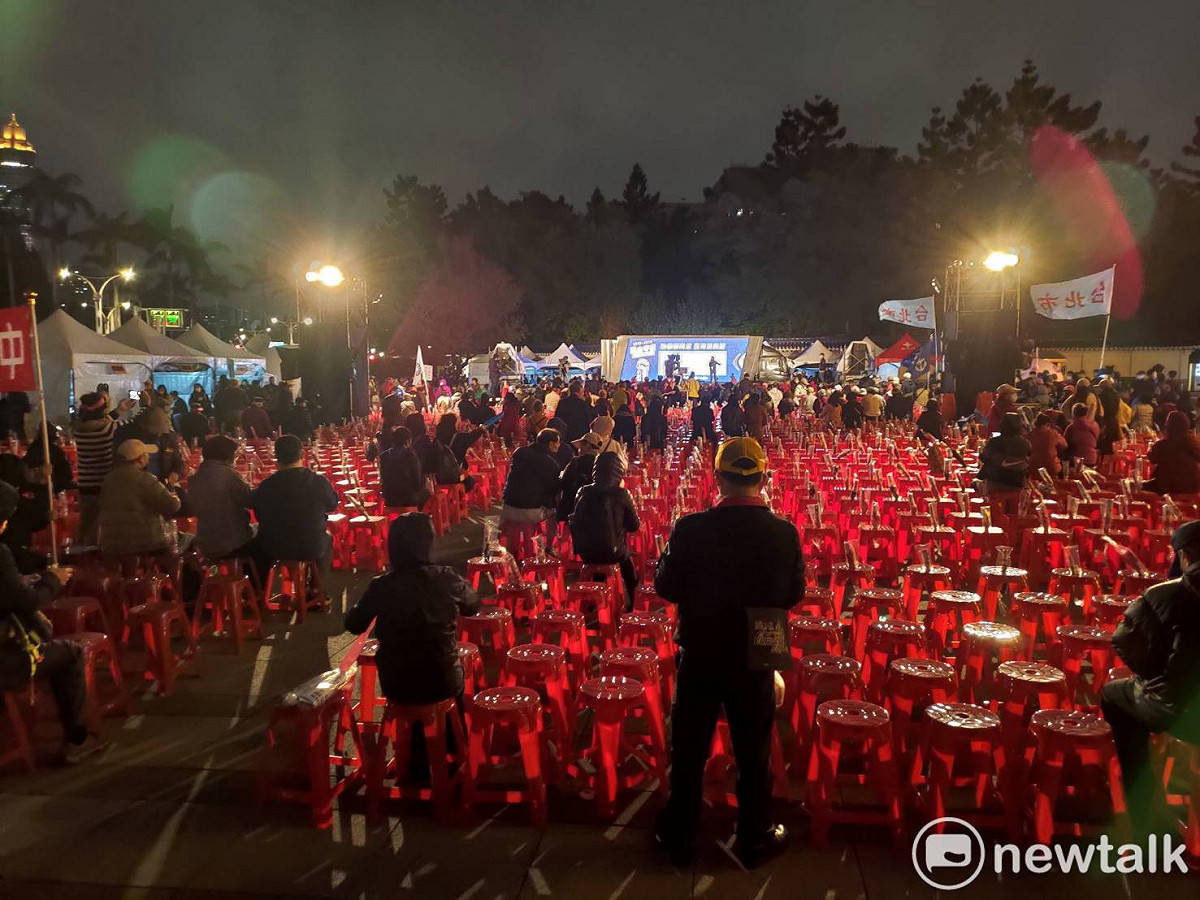 晚間6點20分許的國民黨民主守夜活動現場。 圖：黃建豪/攝