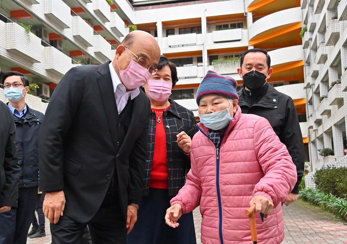 蘇貞昌呼籲民眾出來投票，別忘了保暖。 圖/蘇貞昌臉書粉專