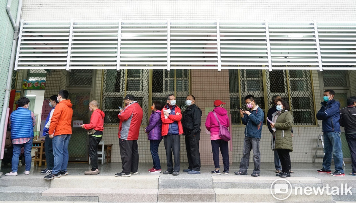 吳靜怡指出，不在籍投票的荒誕討論，根本不應該浪費稅金給這些政治人物賣弄兩岸情騷。（投票示意圖） 圖 : 張良一攝（資料照）