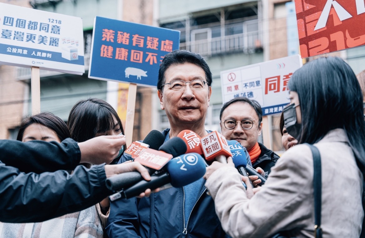 中廣董事長、戰鬥藍精神領袖趙少康在投票前赴市場進行宣傳。 圖：趙少康辦公室提供