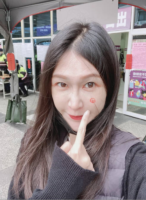 PTT鄉民女神qn（黃瓊慧 ）。 圖：翻攝FB/黃瓊慧