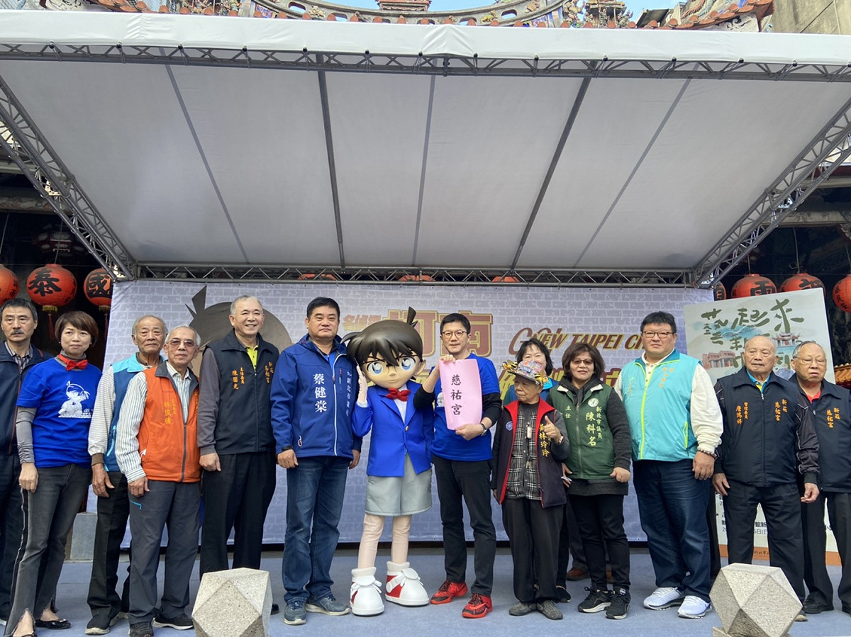 名偵探柯南在新莊廟街的解謎三部曲，分別為110年12月19日首部曲「柯南與你的廟街巡禮」、111年1月8日二部曲「小蘭與新一穿梭百年古蹟」、111年1月15日最終曲「安室透VS赤井秀一廟街追逐戰」。 圖：新北市文化局提供