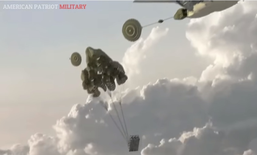 美國空軍使用MC-130J「超級大力士」運輸機載運「快速龍」托盤實彈測試。 圖：擷取YouTube「AMERICAN PATRIOT MILITARY」頻道