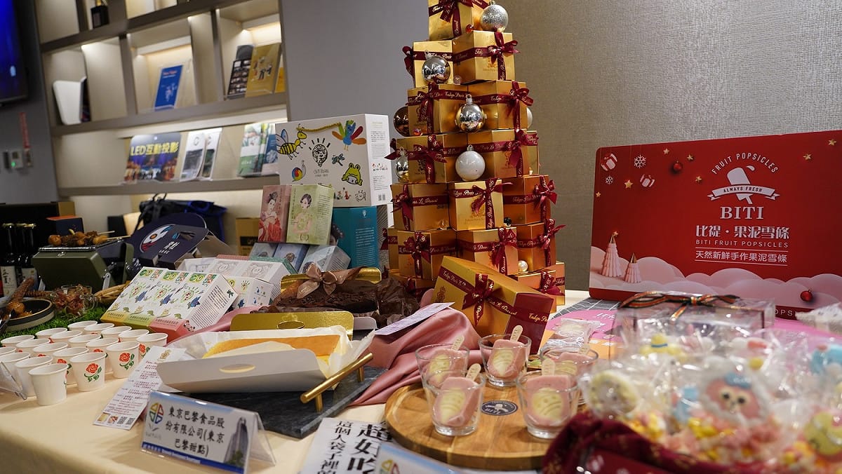 今年匯集了新北特色及新北好禮店家、新北BOT飯店、觀光工廠等業者加入，共同展現新北市商業能量。 圖：新北市經發局提供