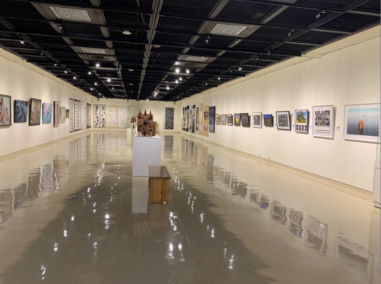 2021磺溪美展新北市巡迴展巡迴至新北市藝文中心展出，展期即日起至1月3日。 圖：新北市文化局提供