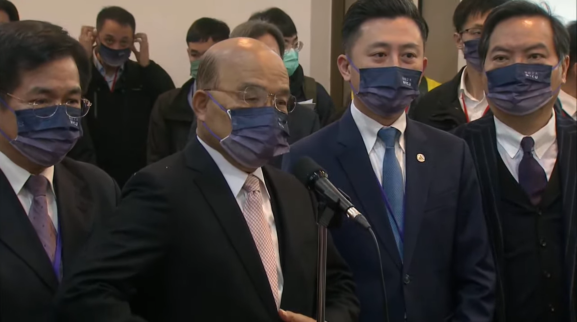 行政院長蘇貞昌今（21）天出席國立陽明交通大學產學創新研究學院揭牌典禮前受訪。 圖：擷自直播畫面