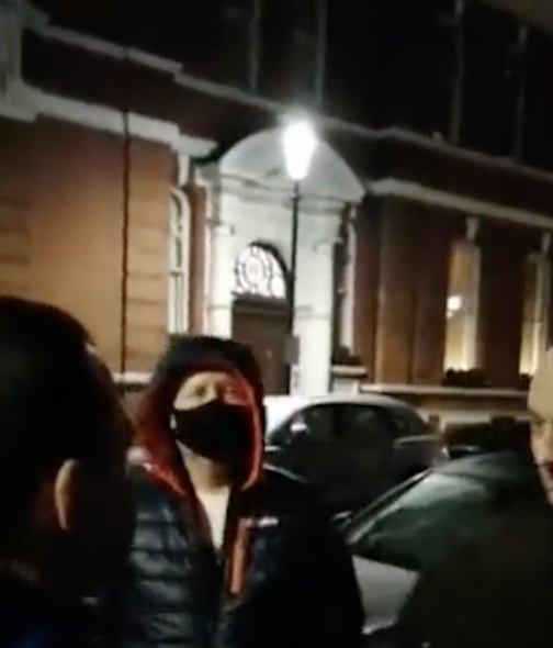 白俄羅斯一名駐倫敦大使館的外交官於當地時間 19 日晚間遭到襲擊受傷。 圖：擷取自騰訊網。