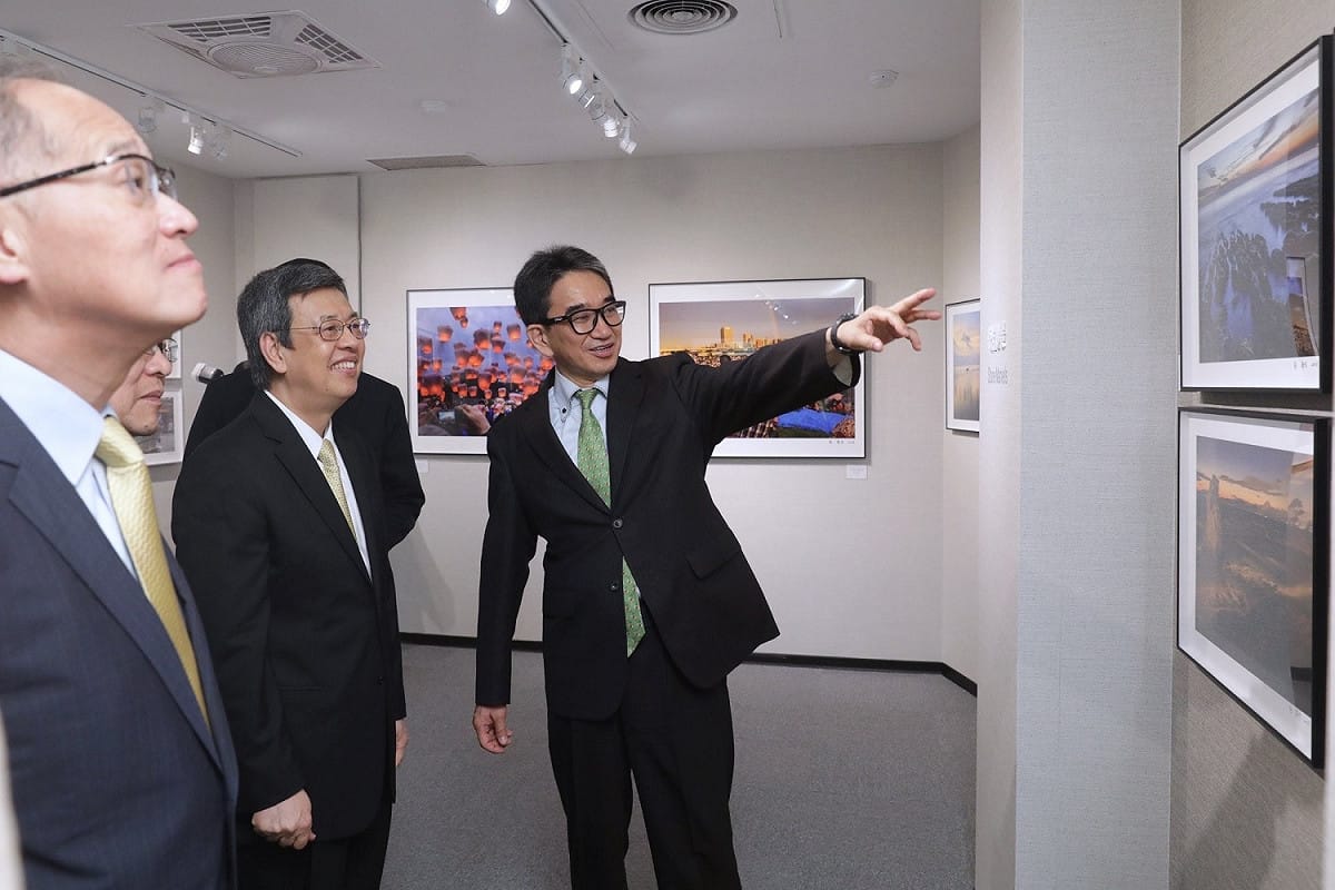 前日本駐華大使垂秀夫在日本媒體詳細比較中國國家主席習近平執政前後的變化。圖為垂秀夫2018年在台灣總統府舉行攝影展，當時副總統陳建仁前往參觀。 圖：攝自陳建仁臉書(資料照片)