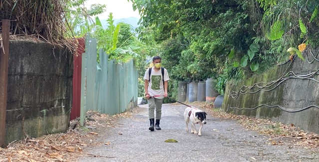 新北市動保處推動守護鄰里家犬-改變籠鍊犬未來計畫。  圖：新北市動保處提供