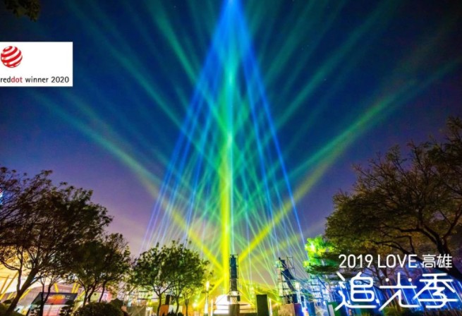 「2022臺灣燈會高雄會前會-聖誕主燈」被指和「2019高雄追光季主燈光之耶誕樹」相似度很高。 圖：翻攝濪濪 Chill-Chill臉書