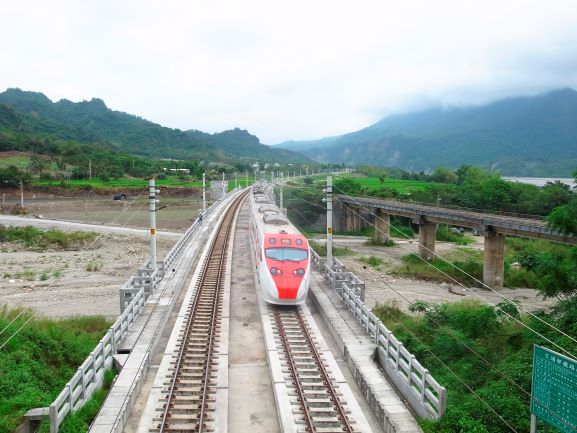 花東鐵路雙軌化將於明年底動工，預計2027年完工。 圖：交通部鐵道局／提供