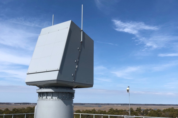 雷神的 SPY-6 (V) 2 旋轉式防空及反飛彈雷達。 圖 : 翻攝自雷神公司官網
