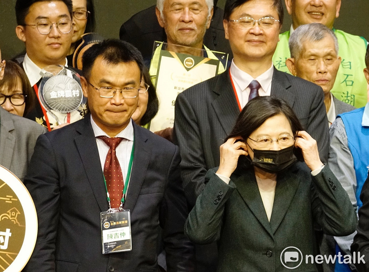 行政院農業委員會主委陳吉仲(左)。 圖：張良一／攝(資料照)