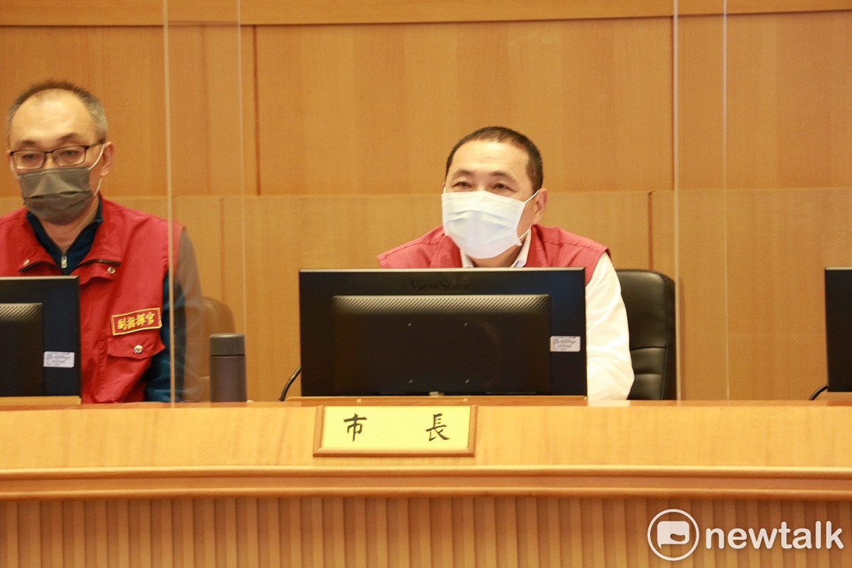 侯友宜宣布新北市即日啟動平寧計畫，針對已返家自主健康管理民眾加強關懷追蹤。 圖：林昀真／攝
