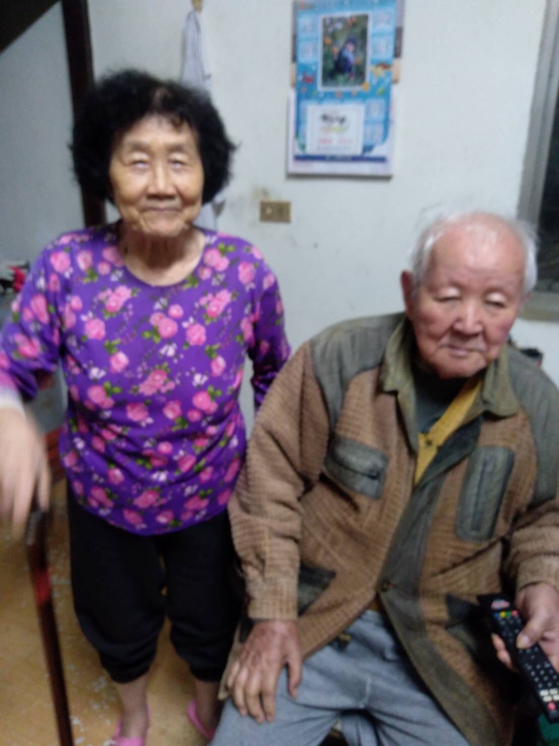 黃國城父母寫下寵妻護土的梨山傳奇，目前高齡而退休賦閒在家。 圖：洪勝雄提供