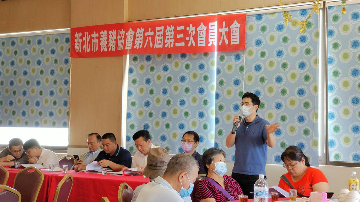 新北市動保處進行豬隻防疫宣導。 圖：新北市動保處提供