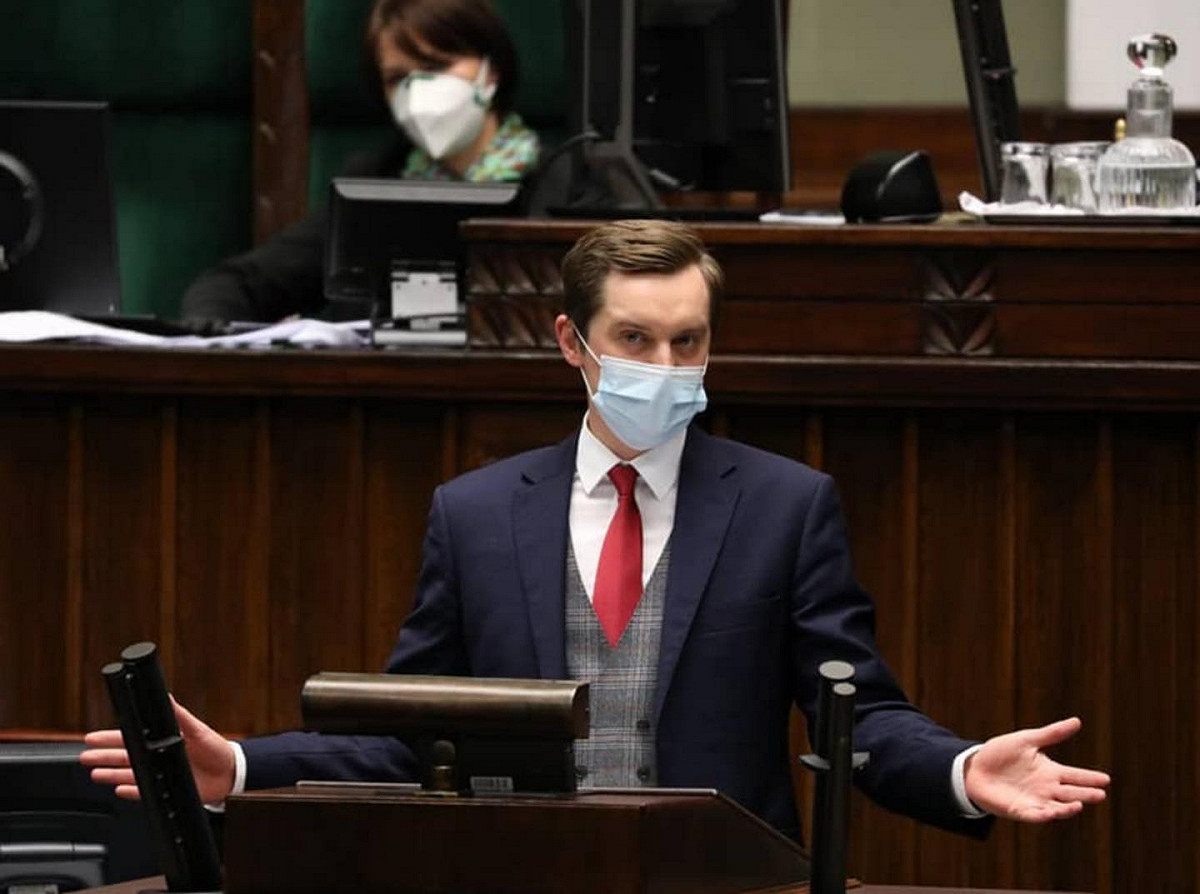 波蘭司法部副部長賽巴斯汀·卡列塔(Sebastian Kaleta)表示，歐盟的舉動是對其國家主權的攻擊。 翻攝 : Sebastian Kaleta臉書