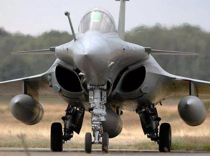 法國「陣風」戰鬥機。 圖 : 翻攝自今日頭條 / 迷彩虎（資料照）