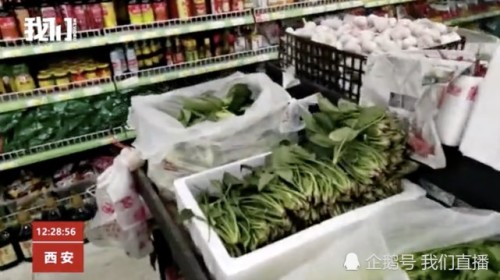 當地的超市中物品儲備充足，包括食品、日用品、防護用品等等。 圖 : 翻攝騰訊網