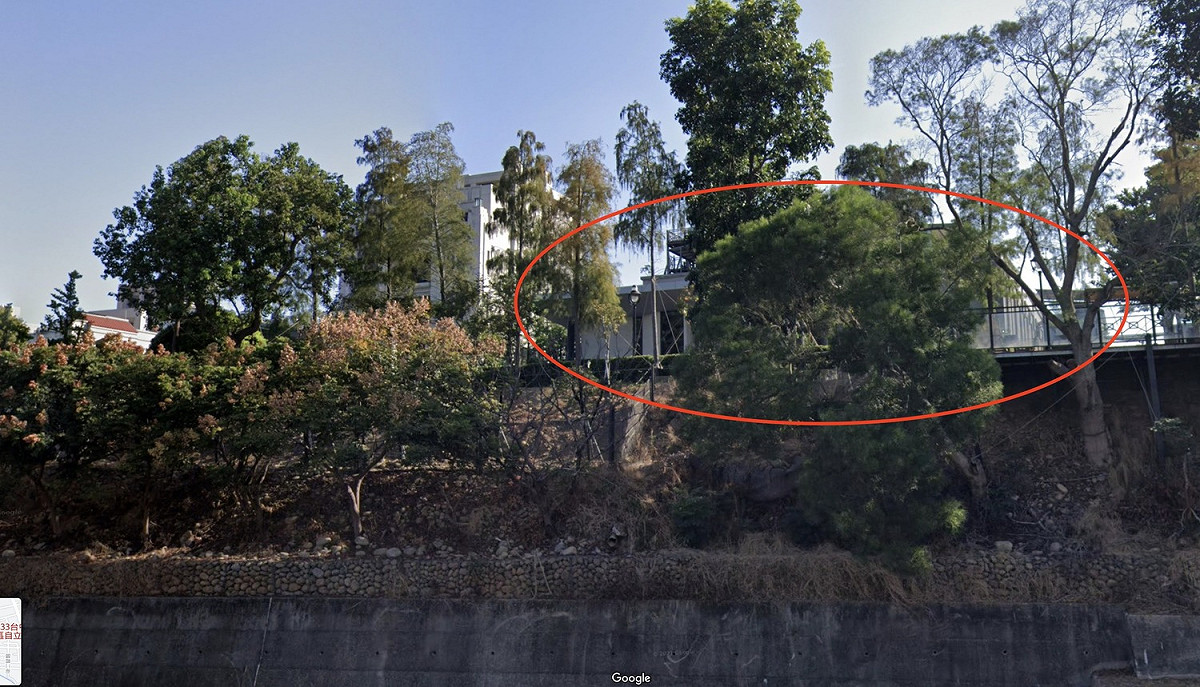 卓冠廷質疑，顏家莊園內，有另一間面積跟這棟豪宅一樣大的房子，雖然是顏家人持有，但跟國有地一樣是保護區。 圖：取自卓冠廷臉書