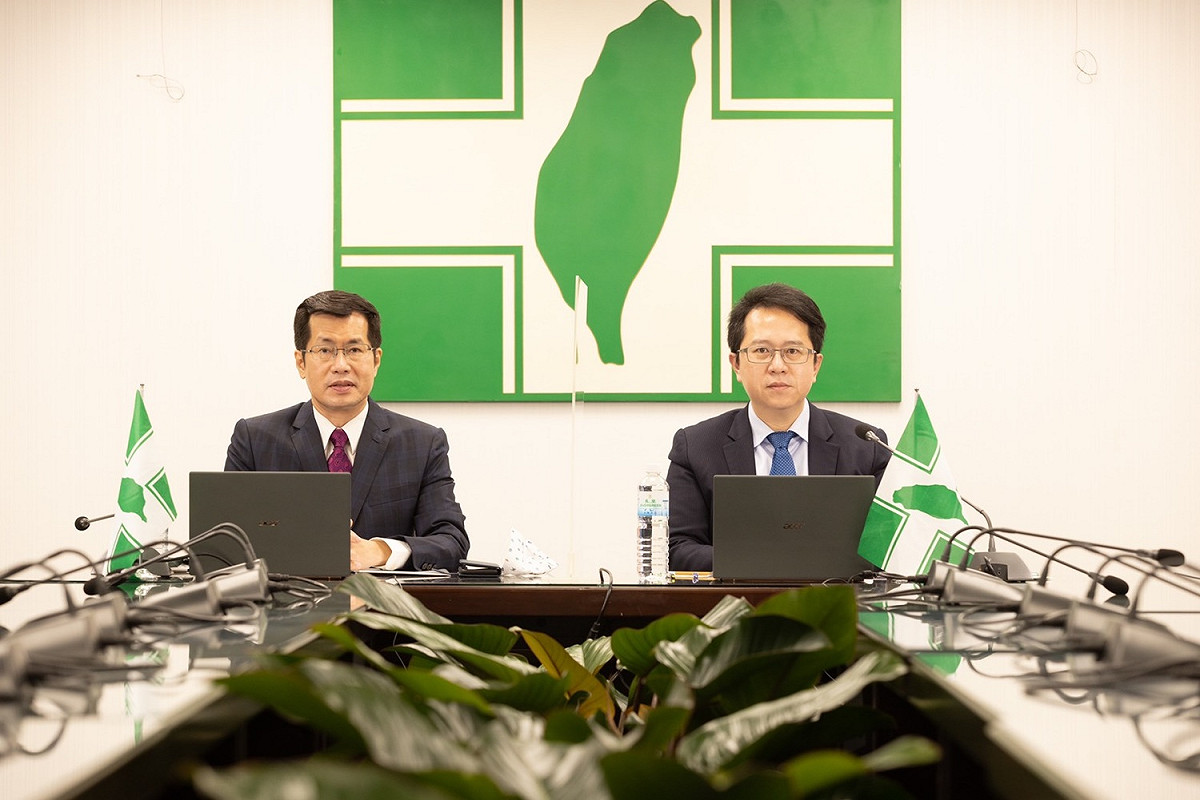台灣民進黨與日本自民黨今（24）日上午舉行第二次「2＋2」對話。民進黨代表為立委羅致政（左）與邱志偉。 圖：民進黨提供