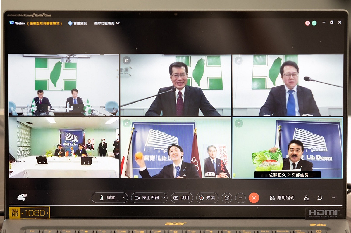 台灣民進黨與日本自民黨今（24）日上午舉行第二次「2＋2」對話。民進黨代表為立委羅致政（左）與邱志偉。 圖：民進黨提供