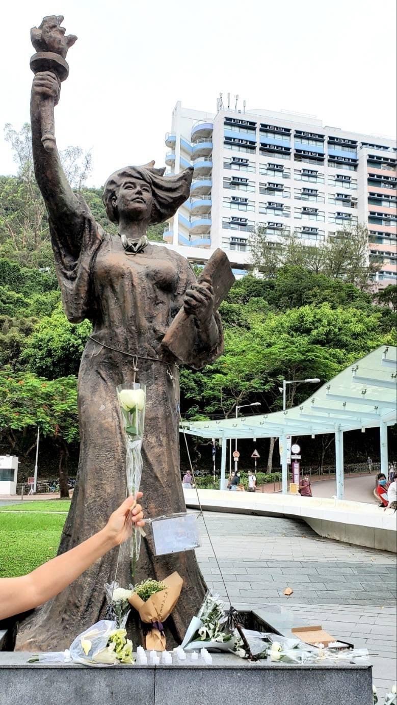 校方於未徵求學生同意下，趁假期校內人流稀少移除雕像。 圖：取自香港中文大學員工總會臉書