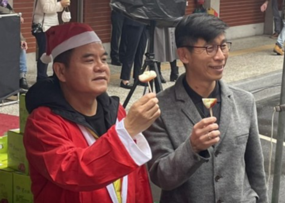 莊瑞雄和鍾佳濱一起推廣屏東蓮霧 圖:陳佩君/攝(資料照)