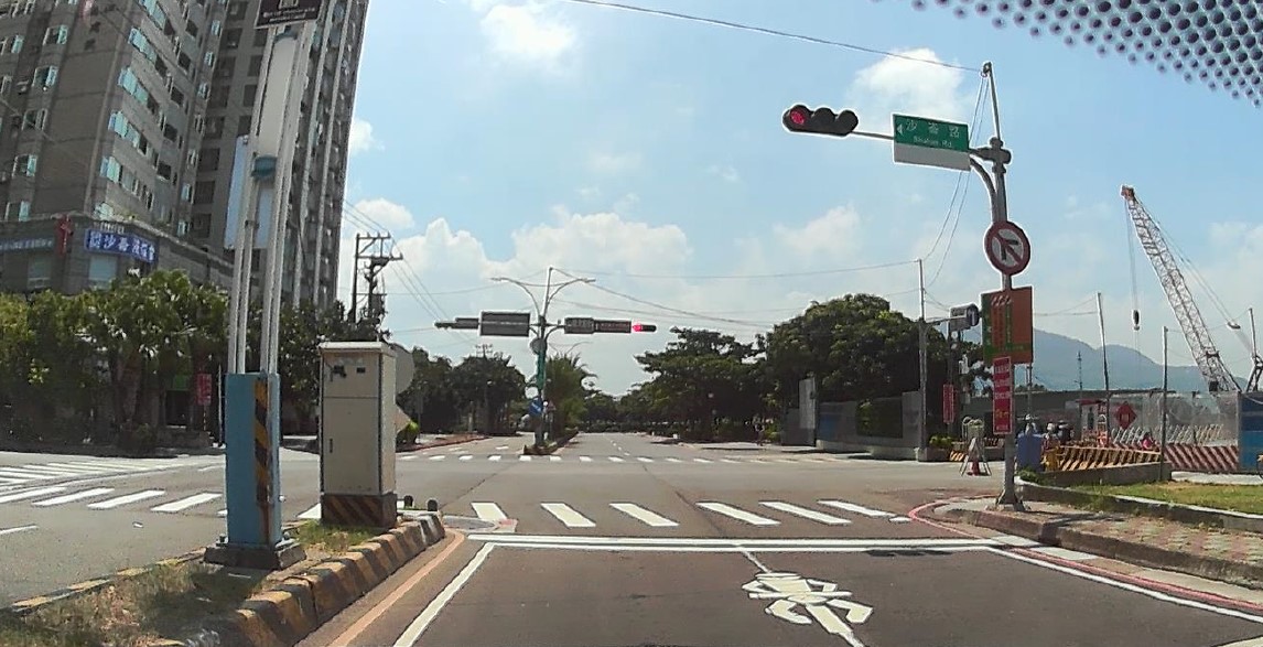 淡水沙崙路中正路口110年11月9日取消強制機兩段。 圖：新北市交通局提供
