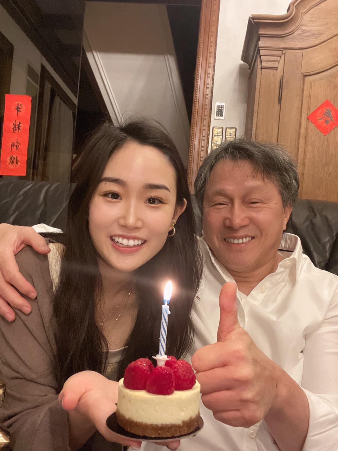 駐德代表謝志偉曬出與小女兒的合照。 圖：擷取自謝志偉粉絲頁
