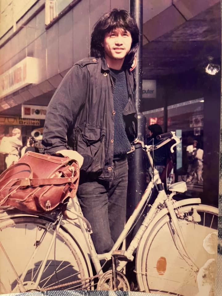 駐德代表謝志偉PO出自己年輕時的照片。 圖：擷取自謝志偉粉絲頁