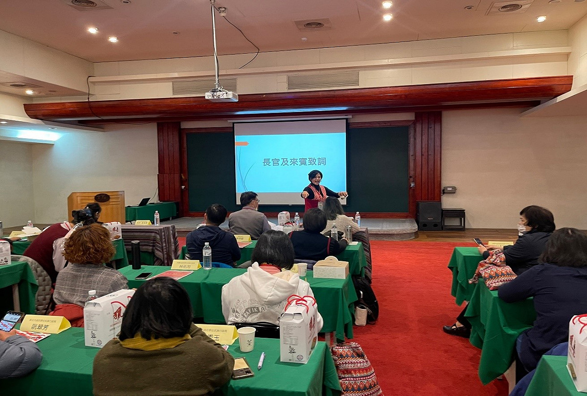施富美(中)音樂教學。 圖：新北市原民局提供
