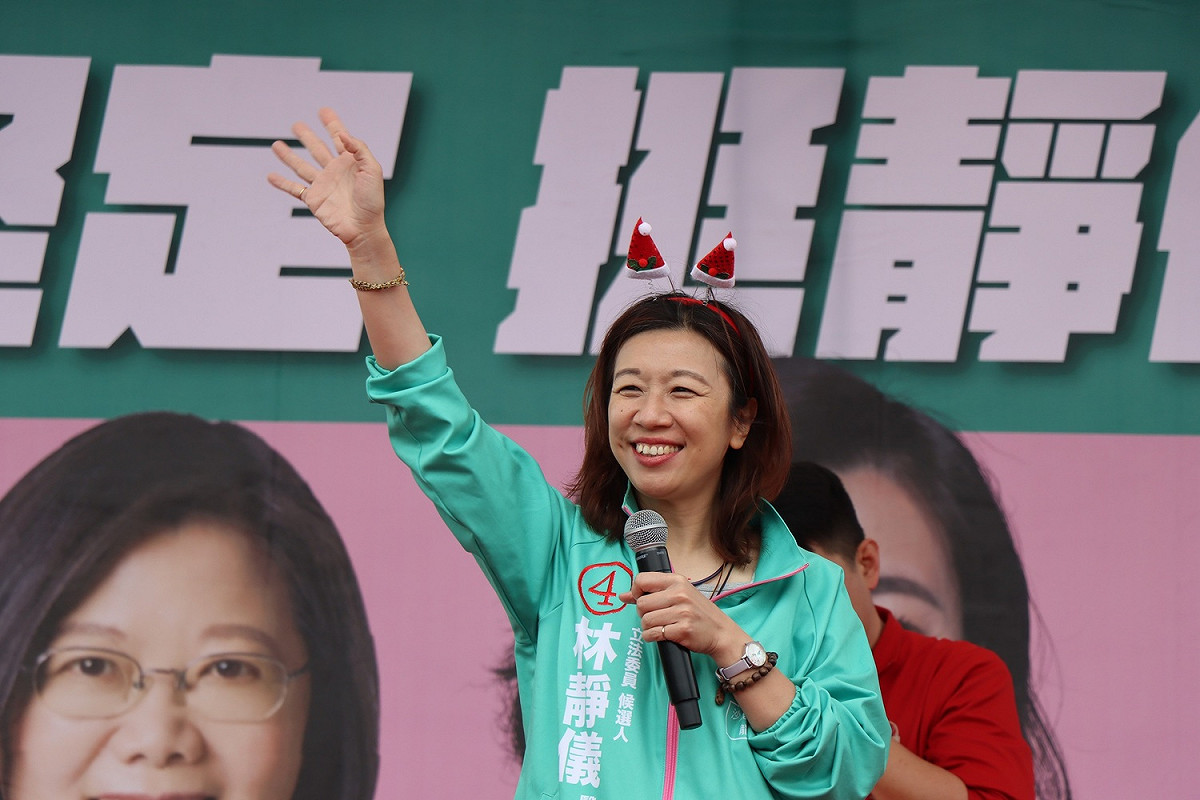 林靜儀說，她會連陳柏惟的份一起努力，兩年拚四年，全力為中二選區的鄉親打拚。 圖：林靜儀競選總部提供（資料照片）