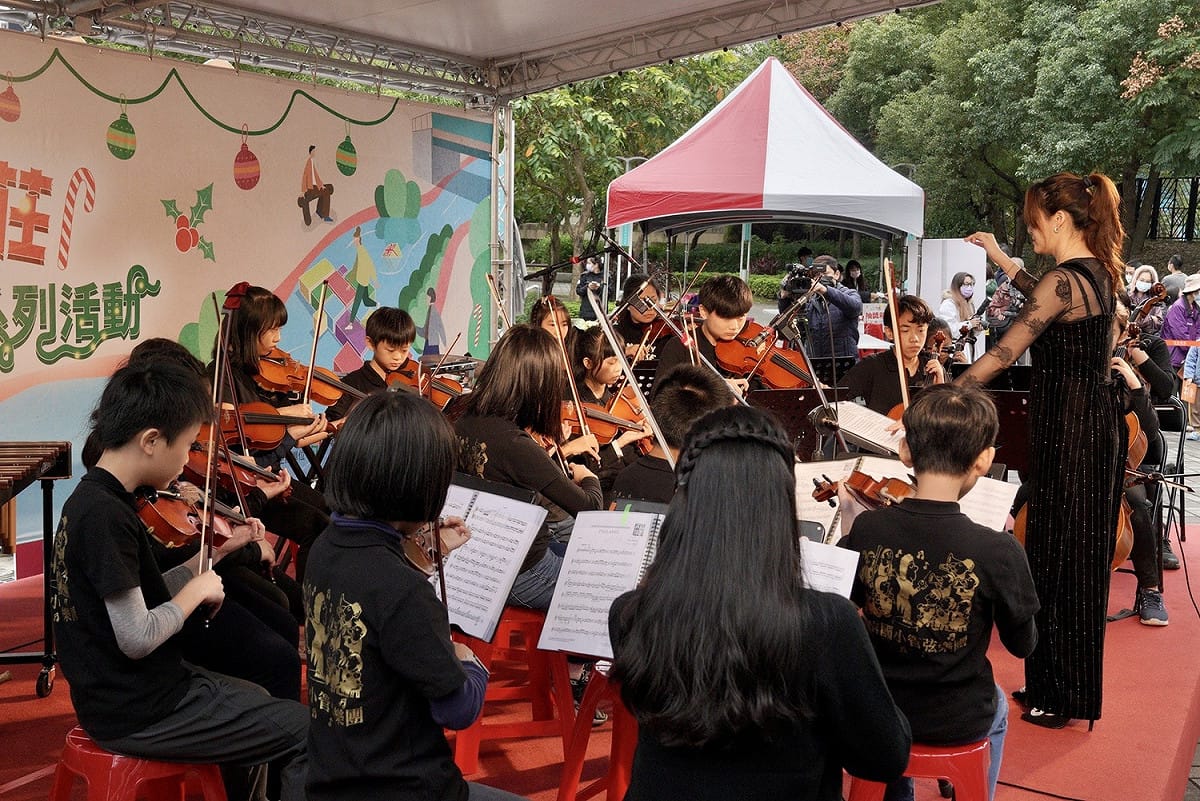 中信國小音樂班舞台表演。 圖：新北市觀旅局提供