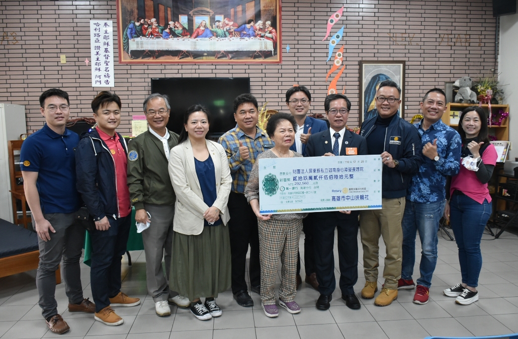高雄中山扶輪社募集近30萬為憨兒添購全新寢室設備。 圖：孫家銘攝