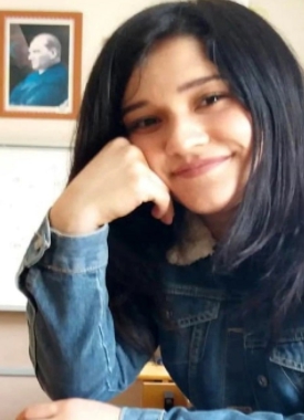 土耳其女孩歐塞克（Berfin Ozek）在被男友潑硫酸毀容前的照片。 圖 : 翻攝自Instagram