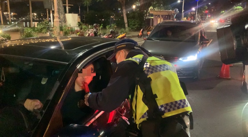 高雄市警局執行8天全市取締酒駕大執法。 圖：高市警新興分局提供