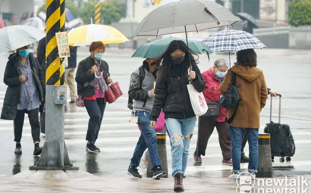 鋒面影響各地有雨！北東局部較大雨勢 明晚強烈冷氣團來襲低溫9度
