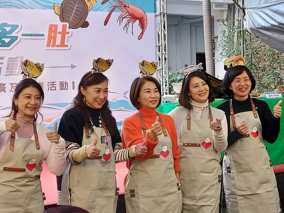 周春米舉辦「屏東好魚多一肚-屏東優質水產品」推廣及展售活動。 圖：陳佩君/攝