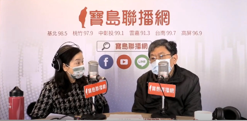 衛生福利部傳染病防治諮詢會預防接種組(ACIP)召集人李秉穎接受資深媒體人周玉蔻訪問。 圖：翻攝自寶島聯播網YouTube