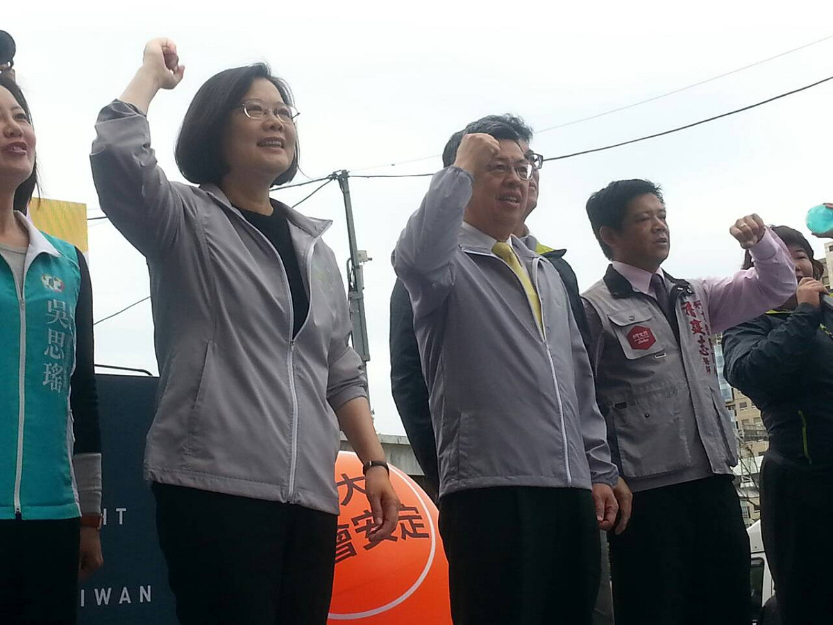 民進黨20日舉辦「小豬回娘家」活動，號召全台小豬撲滿送回黨中央。 圖：楊淳卉/攝