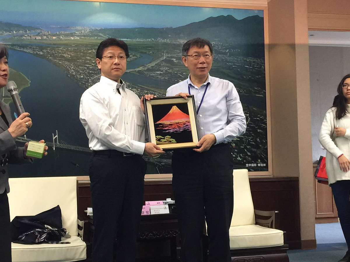 台北市長柯文哲21日上午接見日本靜岡縣靜岡市長田邊信宏。    圖：劉奕霆/攝