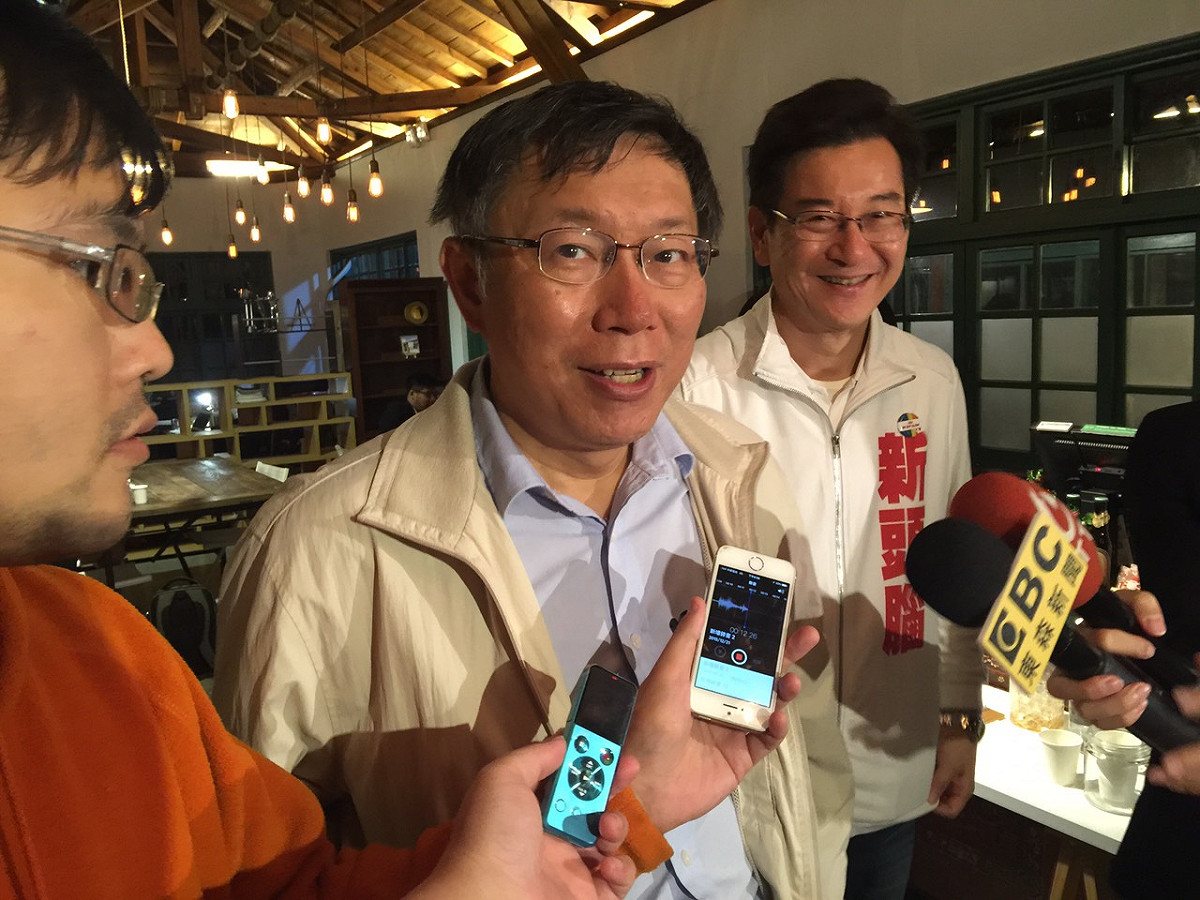 台北市長柯文哲21日晚間受訪。 圖：劉奕霆/攝