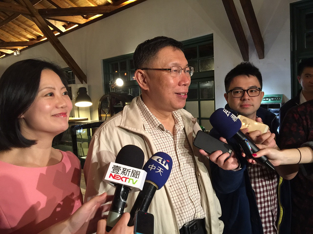 台北市長柯文哲23日晚間和民進黨籍參選北市區域立委的吳思瑤進行「柯文哲夜問新國會系列專訪」。 圖：劉奕霆/攝