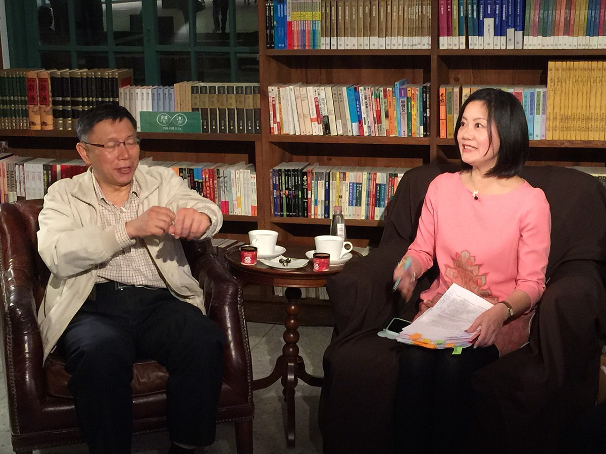 台北市長柯文哲23日晚間和民進黨籍參選北市區域立委的吳思瑤進行「柯文哲夜問新國會系列專訪」。 圖：劉奕霆/攝