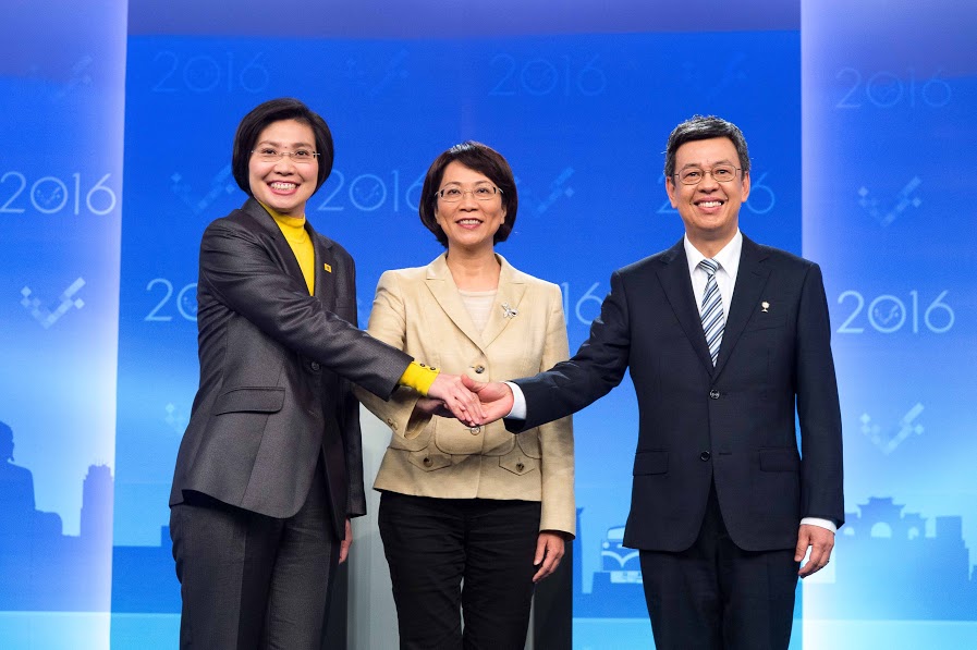 國民黨副總統候選人王如玄在交叉詰問時間時鎖定教改失敗議題，主攻民進黨副手陳建仁。 圖：三立提供