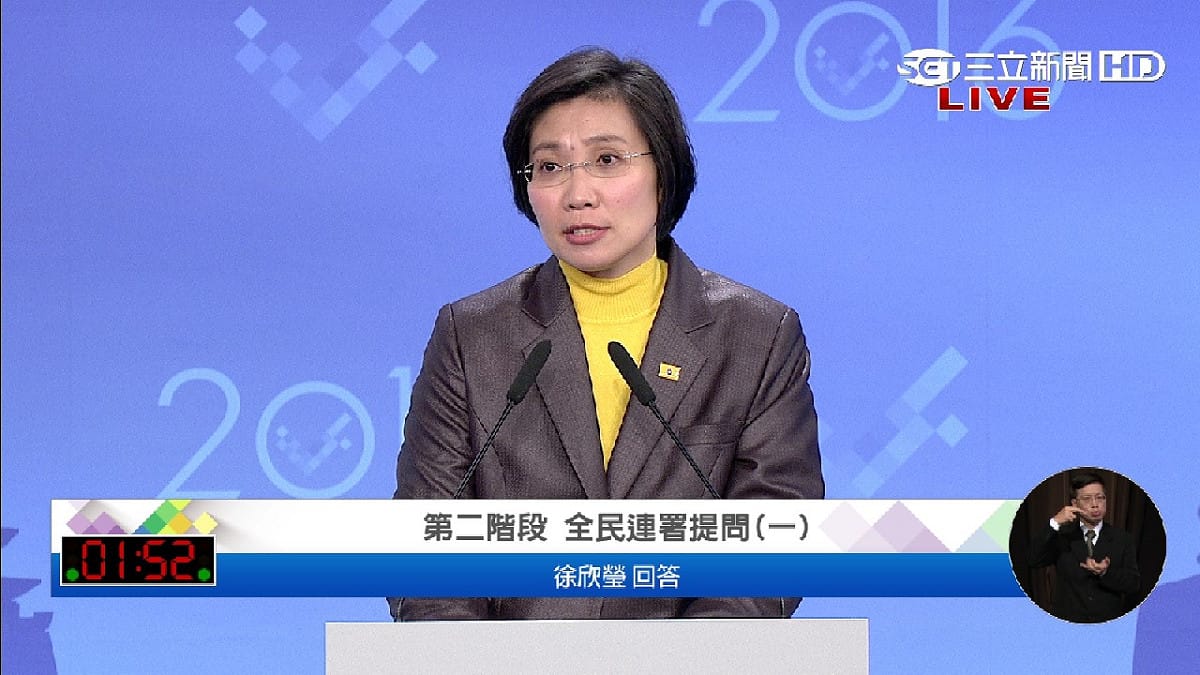 面對提問，徐欣瑩妙答：「我建議朱立倫跟王如玄告訴民眾，明年就支持宋楚瑜、徐欣瑩！」趁機為自己陣營拉票。 圖：三立提供